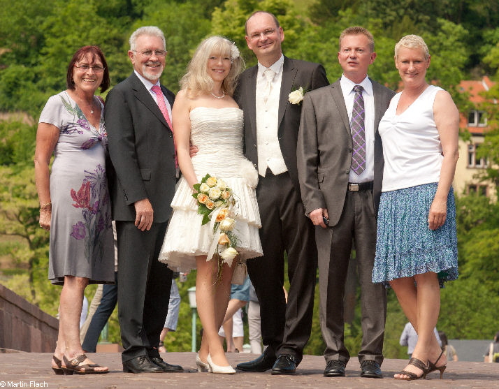Hochzeits-Gruppenbild - unsere Sabine mit ihrem Br�utigam J�rgen, Rosi, Papa, ihrem Bruder Thomas und ihrer Schwester Gabi  � Martin Flach 