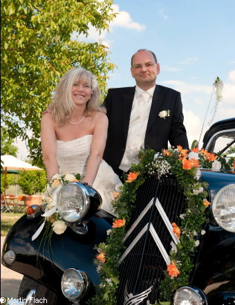 Sabine + J�rgen und ihr Hochzeitsmobil  � Martin Flach 